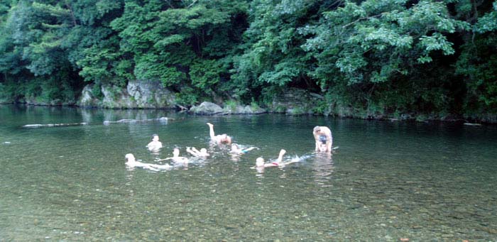 32_river_swimming_1