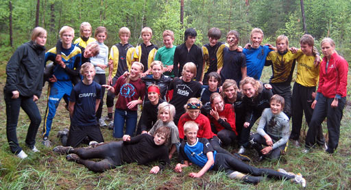 Domnarvets skola profil - gruppbild efter att vi spelat mossfotbill i Bergebo - maj 2007